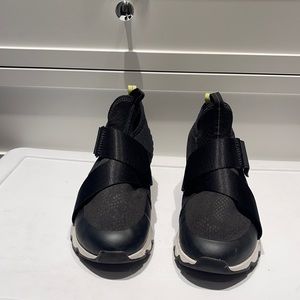 Women’s Black Sorel Sneaker size 9.5